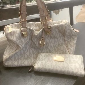 Michael kors purse with matching wallet